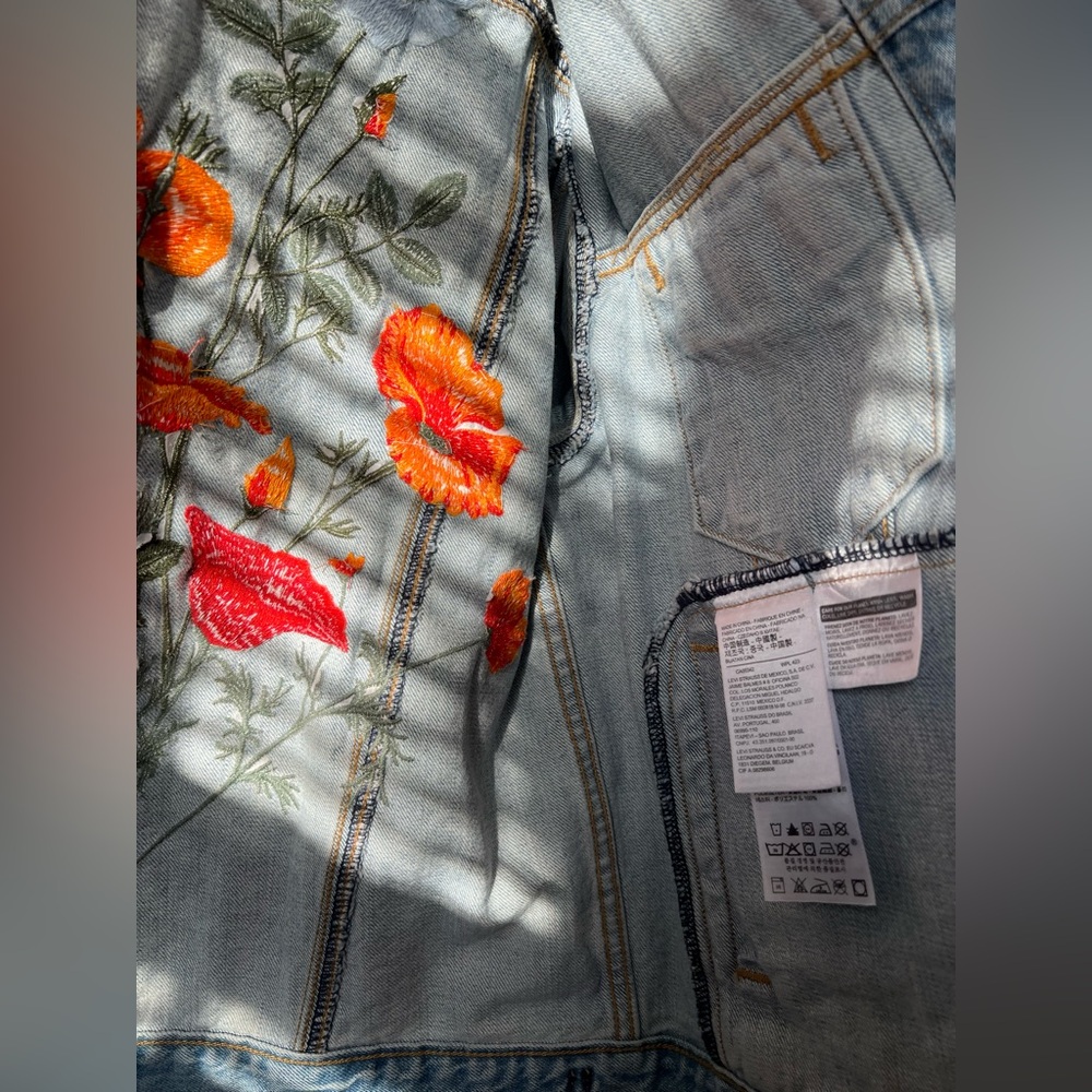 Levi's Denim Jacket with Floral Embroidery - Picture 8 of 15
